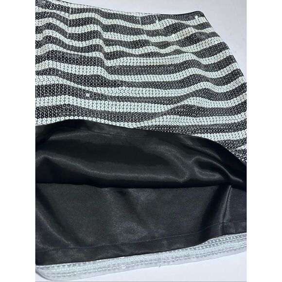 WHBM Black White Stripe Sequin Mini Skirt Lined Size 6 Party Cocktail Holiday - Picture 4 of 9